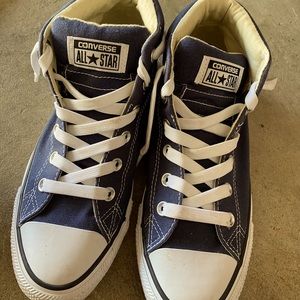 All star converse chuck taylor navy unisex Men 7 women 9 worn once for photo
